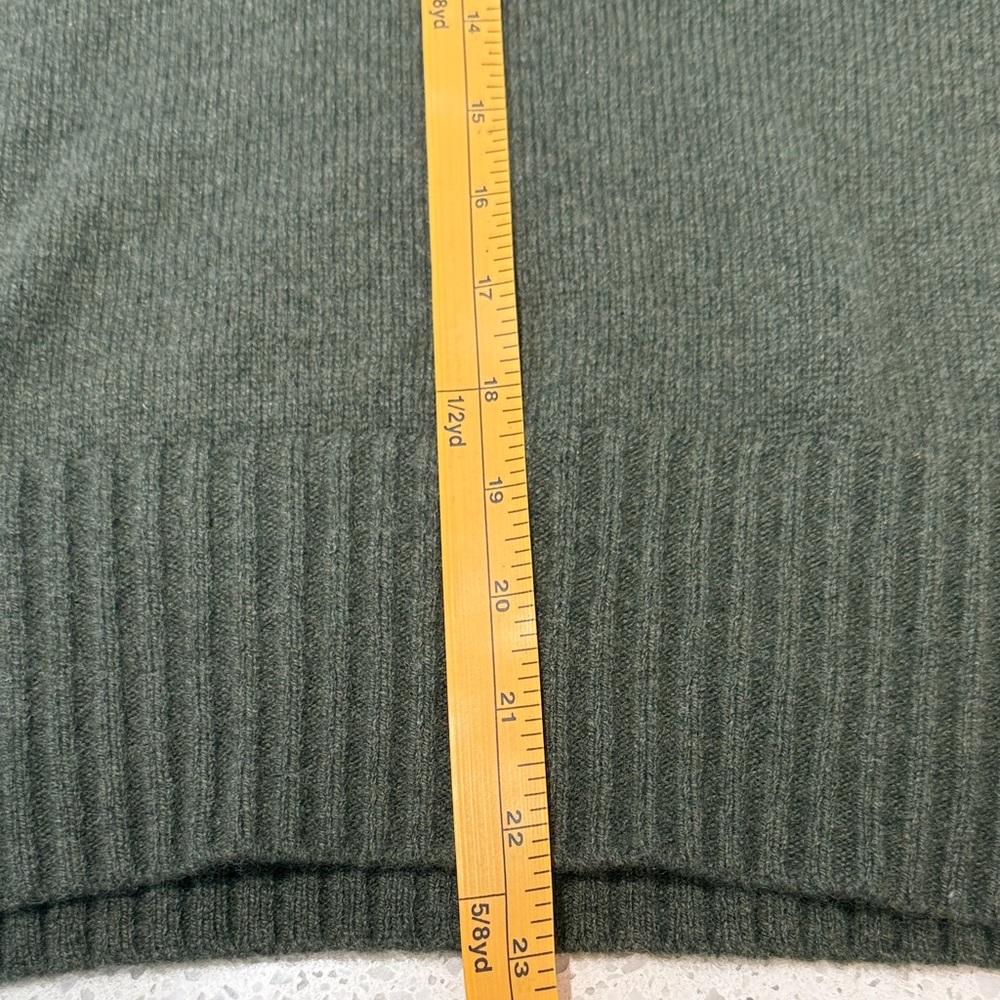 Everlane Dark Green V-Neck recycled cashmere Sweater size medium - Picture 5 of 6